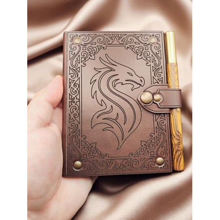 Carnet d'aventurier en cuir